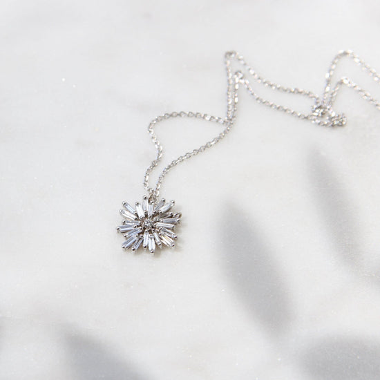 NKL-18K 18k White Gold Mini Diamond Star Necklace