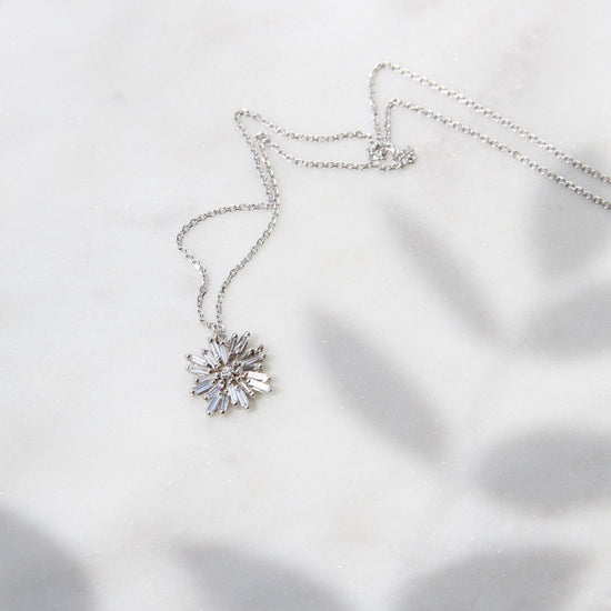 NKL-18K 18k White Gold Mini Diamond Star Necklace