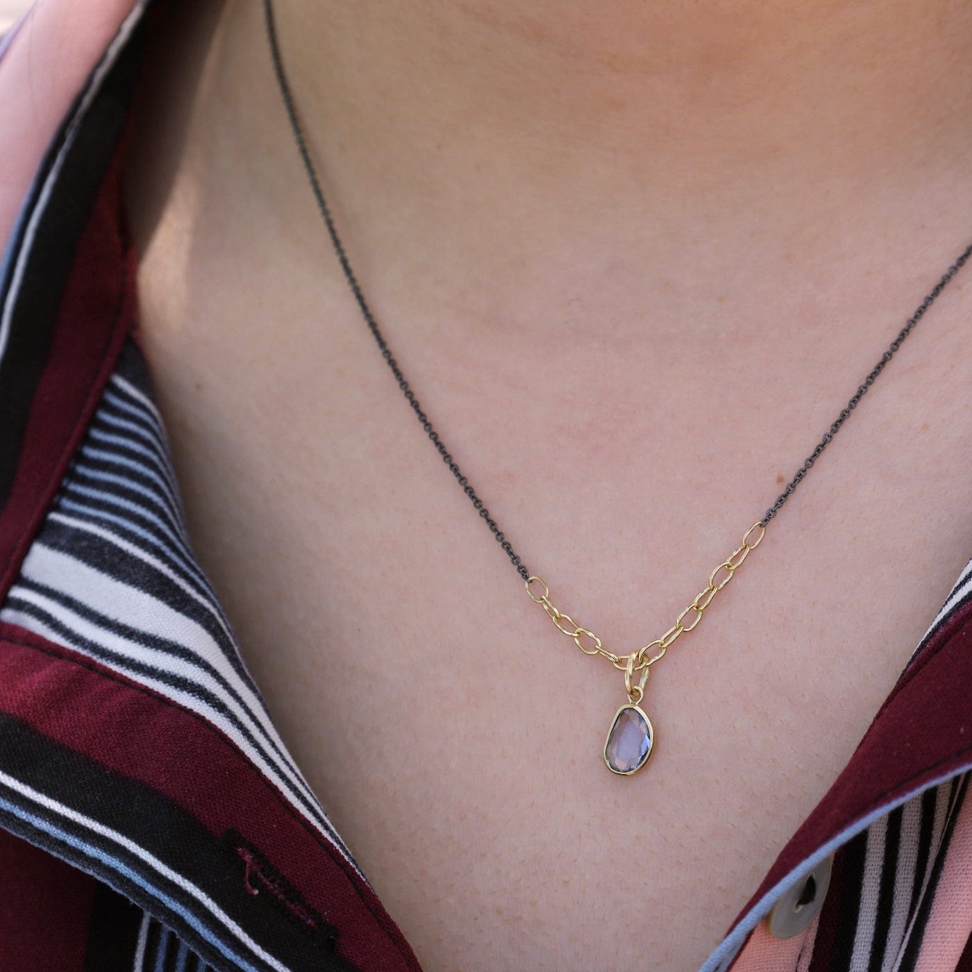 NKL-18K Cluster: Free Form Blue Sapphire, Two Tone Murmur