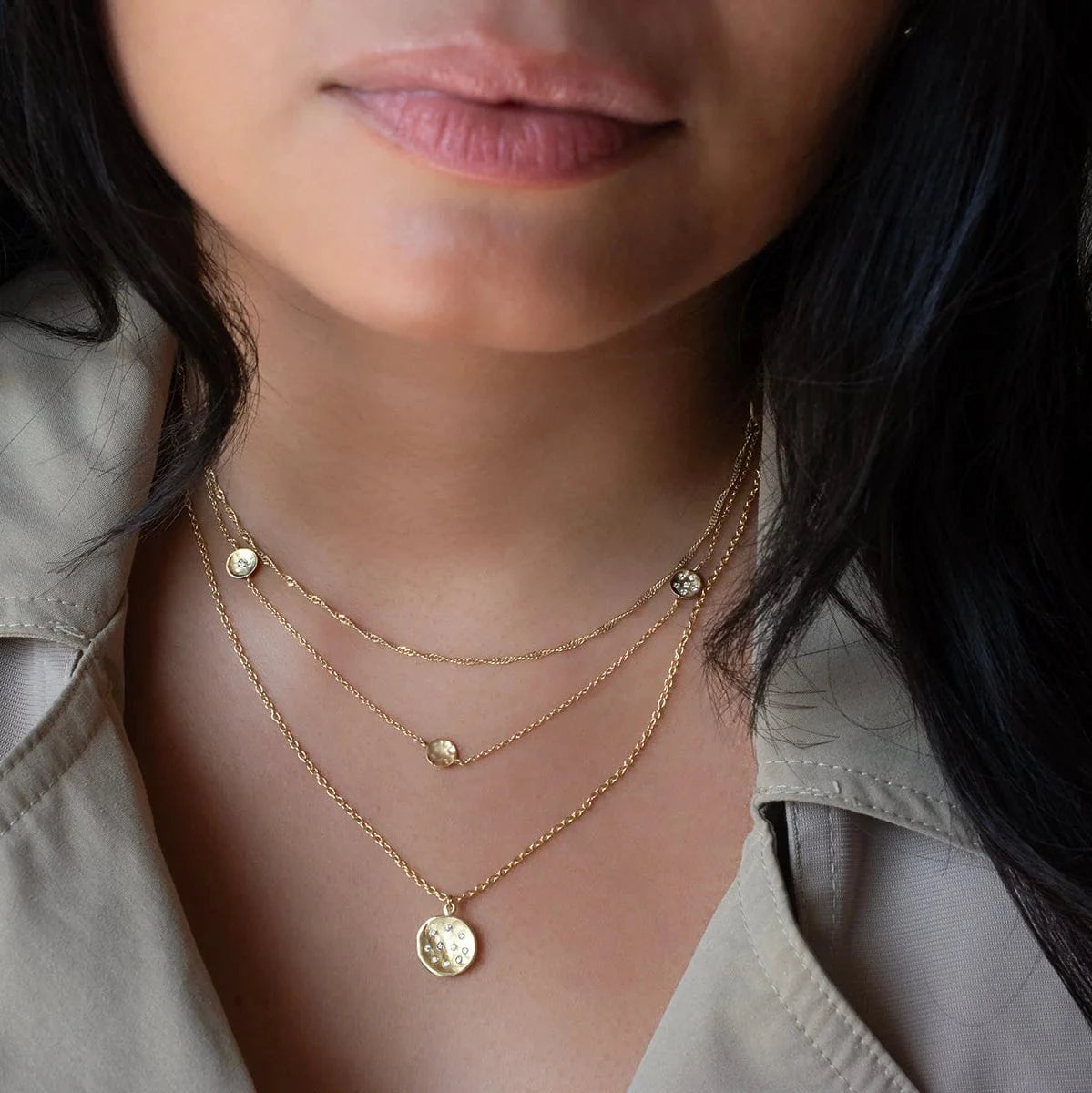 NKL-18K Diamond Spray 10mm Hammered Disc Necklace