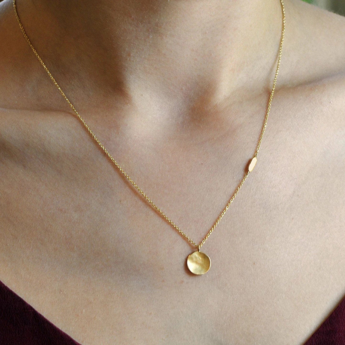 Load image into Gallery viewer, NKL-18K Hammered Disc Necklace
