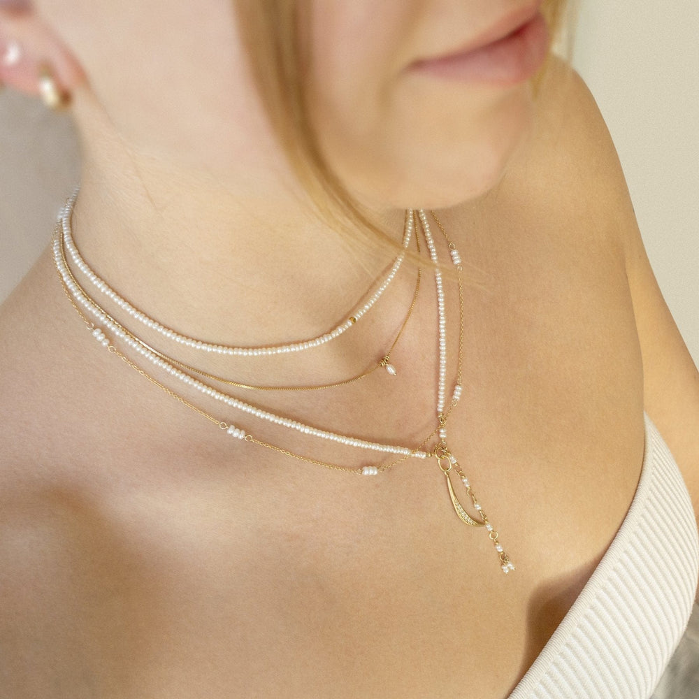 
                      
                        NKL-18K 'Luna' Freshwater Pearl Station Necklace
                      
                    