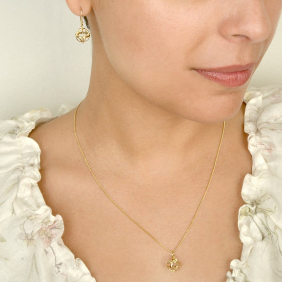 14k gold, juvenile: delicate gold chain with a small diamond pendant -  schmuckwerk-shop.de