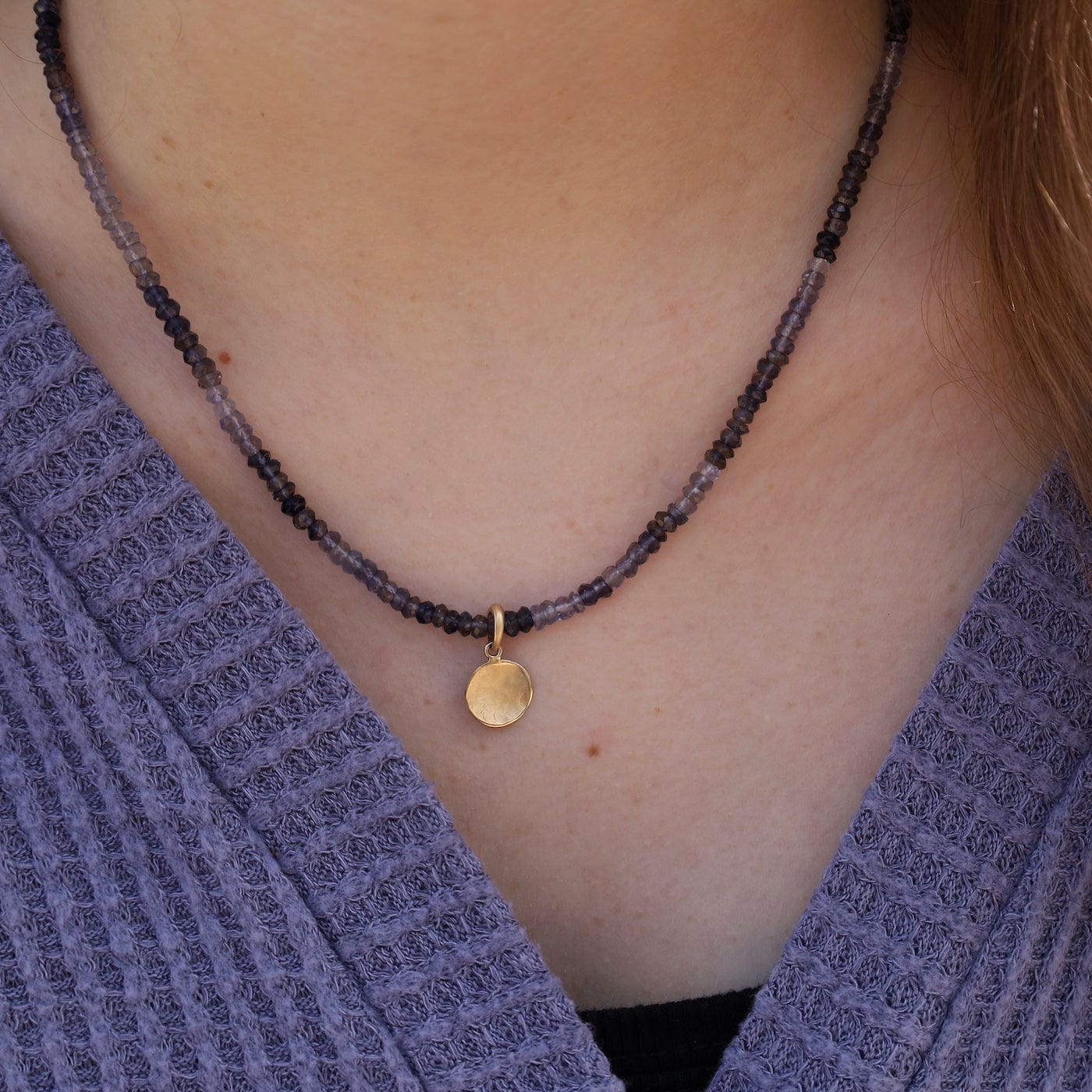 NKL-18K Natural Iolite Gemstone Hammered Disk Necklace