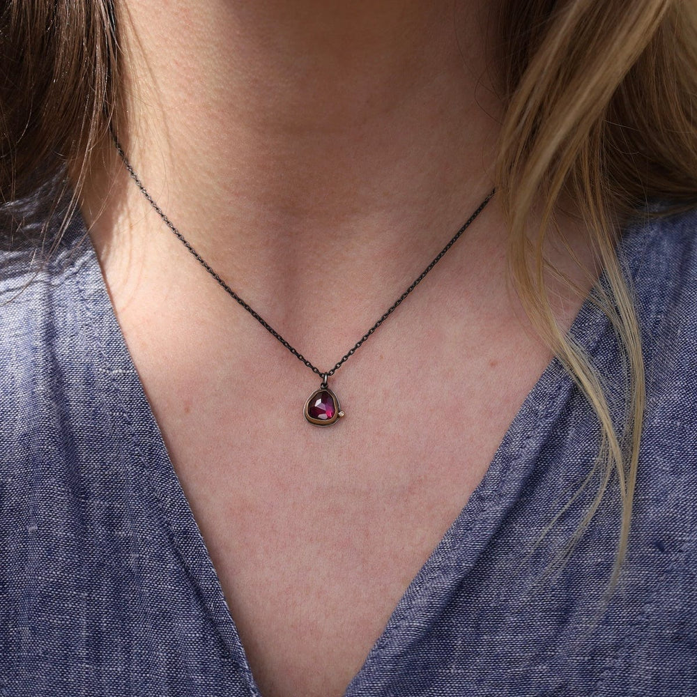 NKL-22K 22k Bezel Set Rose Cut Rhodolite Garnet Necklace with Diamond