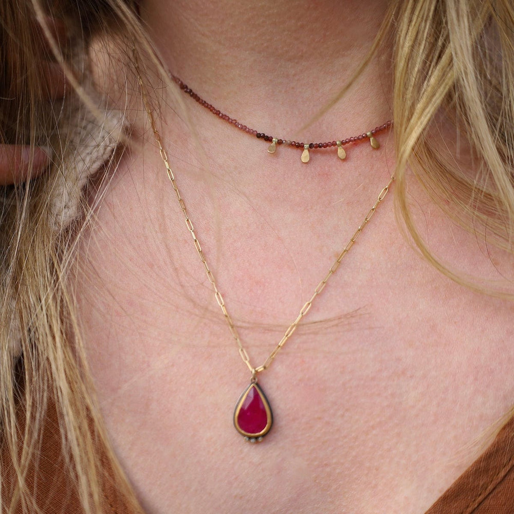 
                      
                        NKL-22K 22k Bezel set Rosecut Teardrop Ruby with 3 Diamond
                      
                    