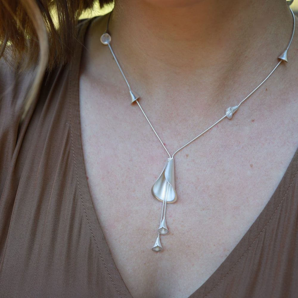 
                      
                        NKL Calla Lilly Lariat
                      
                    