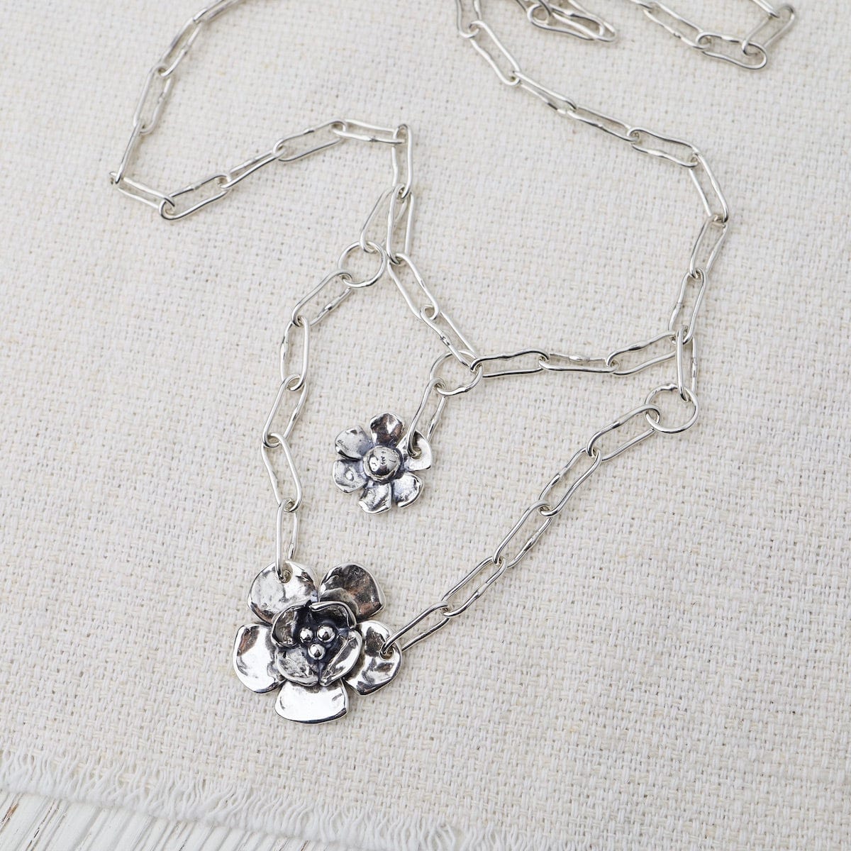NKL Chain Layer Necklace With Daisy & Double Dogwood on Short Oval Chain
