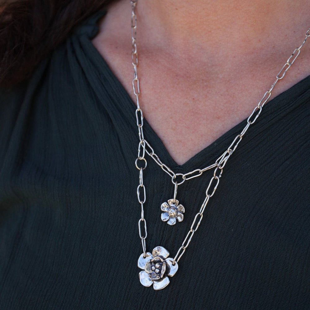 NKL Chain Layer Necklace With Daisy & Double Dogwood on Short Oval Chain