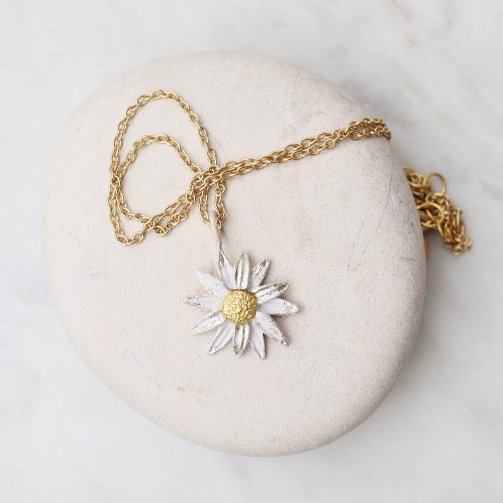 
                      
                        NKL Daisy Pendant Necklace
                      
                    