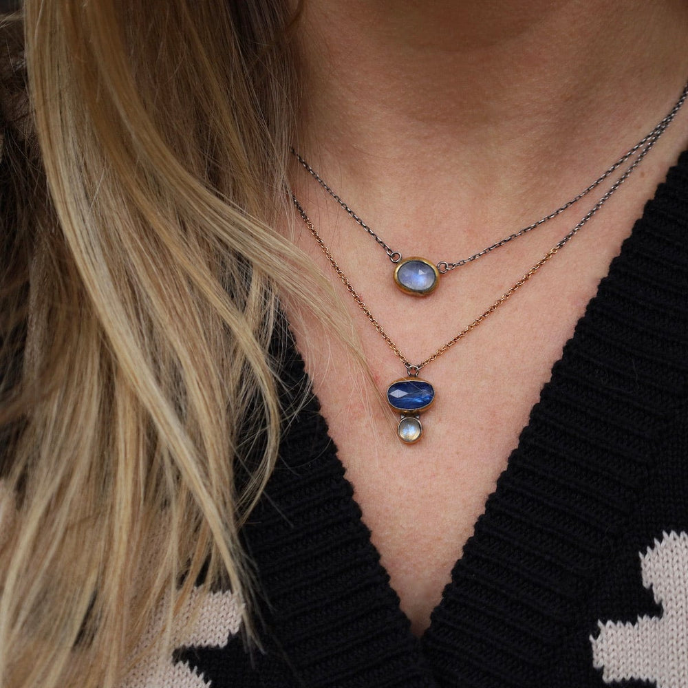 
                      
                        NKL Double Rim Necklace with Split Chain - Blue Kyanit
                      
                    