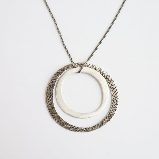 NKL Etched & Plain Silver Circles Necklace