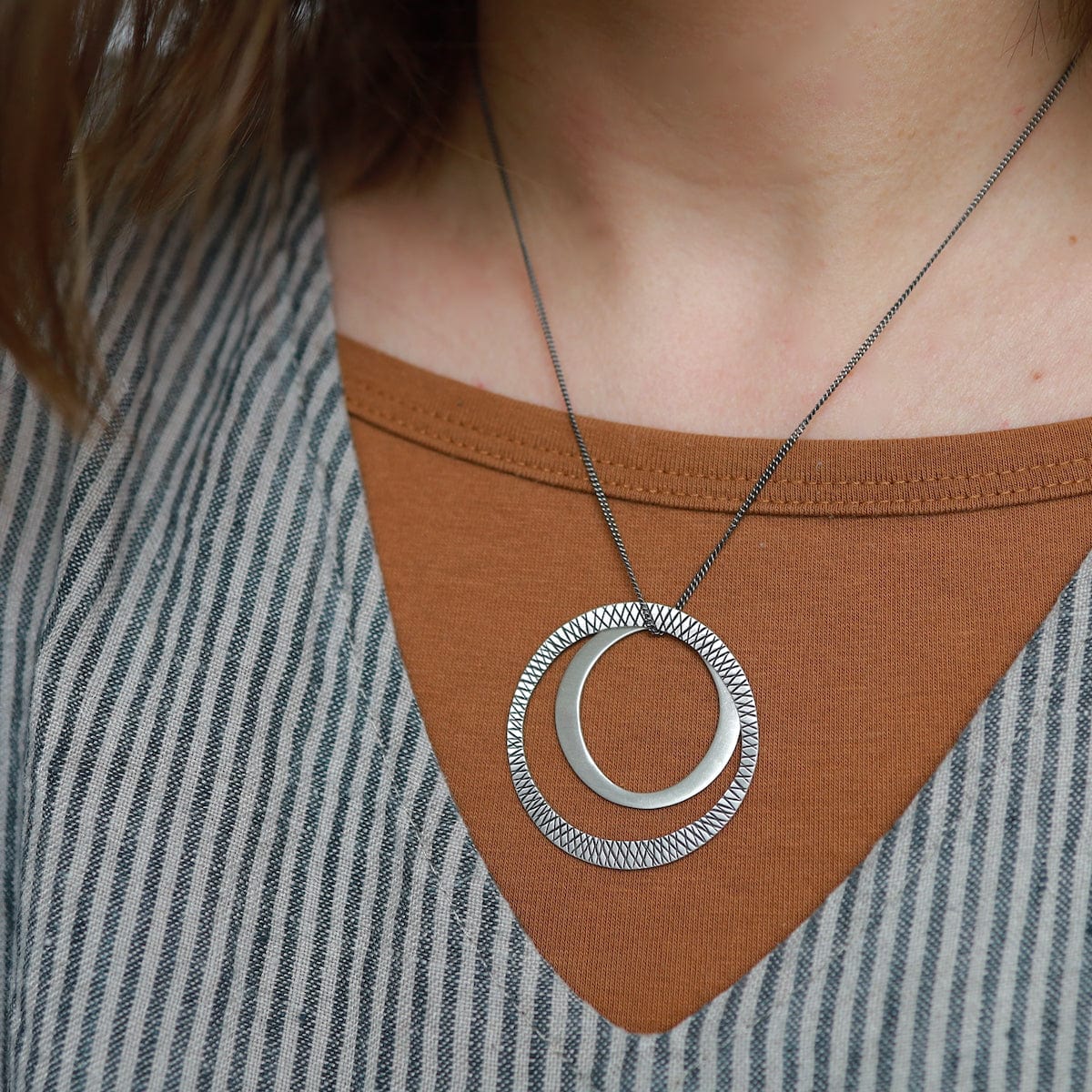 NKL Etched & Plain Silver Circles Necklace