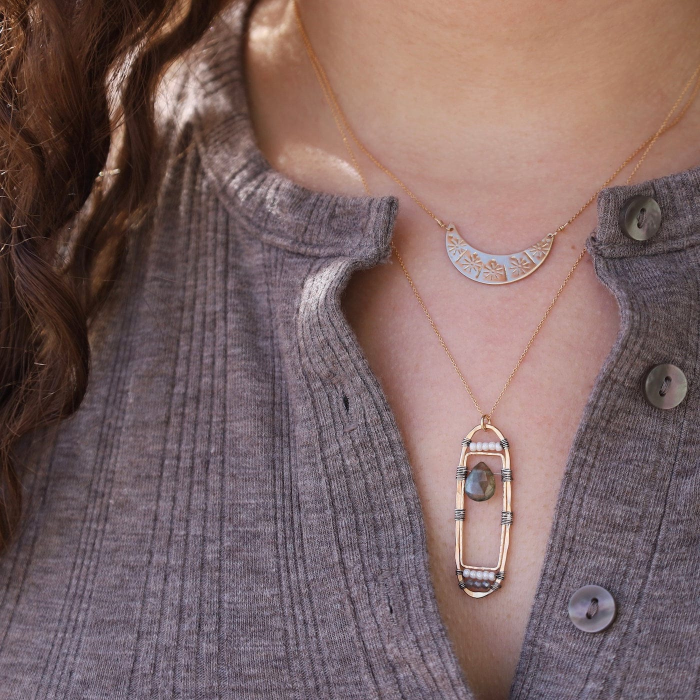 NKL-GF Gold Stamped Arc Necklace