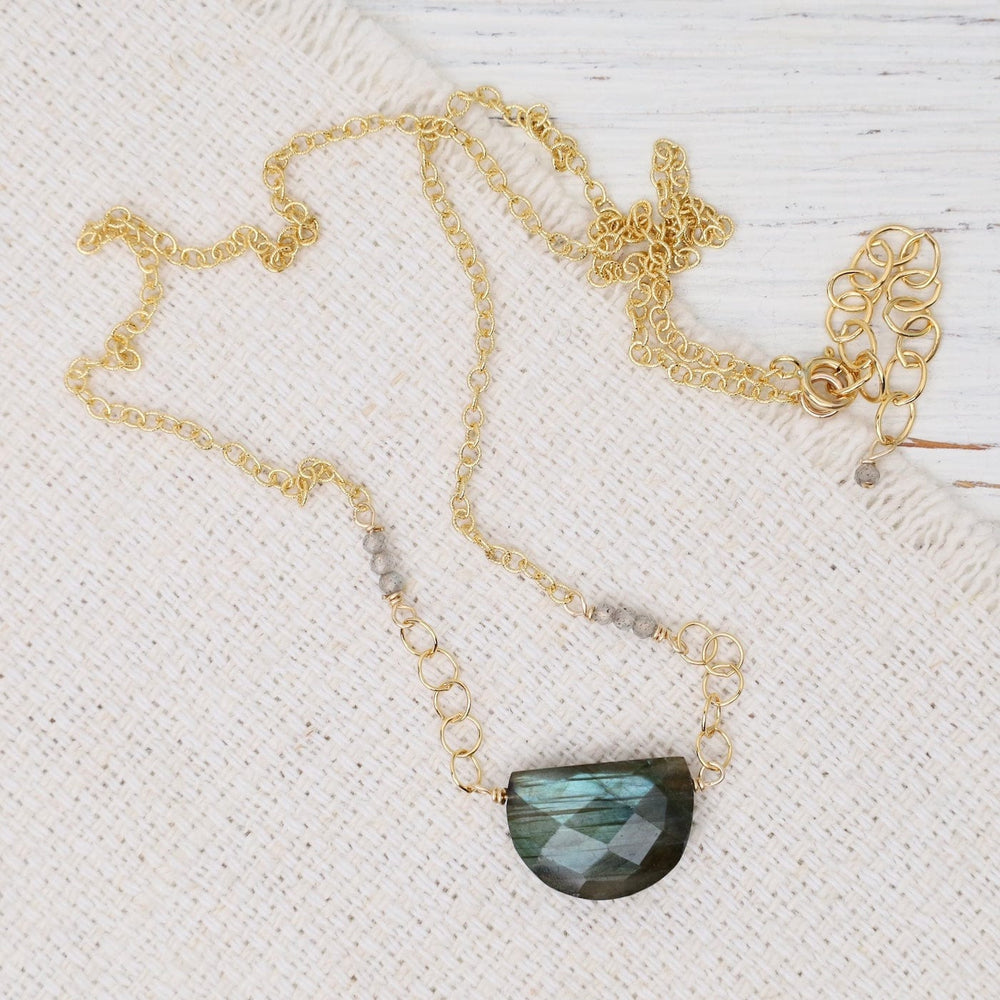 
                  
                    NKL-GF Labradorite Half Moon, gold fill chain & spring ri
                  
                