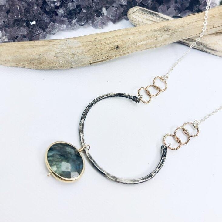 
                  
                    NKL-GF Labradorite Horseshoe Necklace
                  
                