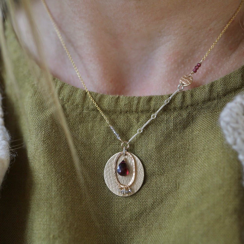 
                  
                    NKL-GF Layered Disk Garnet & Labradorite Necklace
                  
                