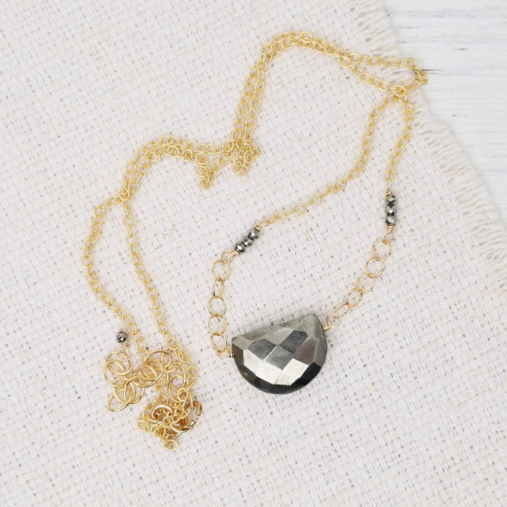 
                  
                    NKL-GF Pyrite Half Moon, gold fill chain & spring ring
                  
                