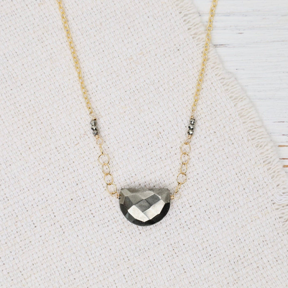 NKL-GF Pyrite Half Moon, gold fill chain & spring ring