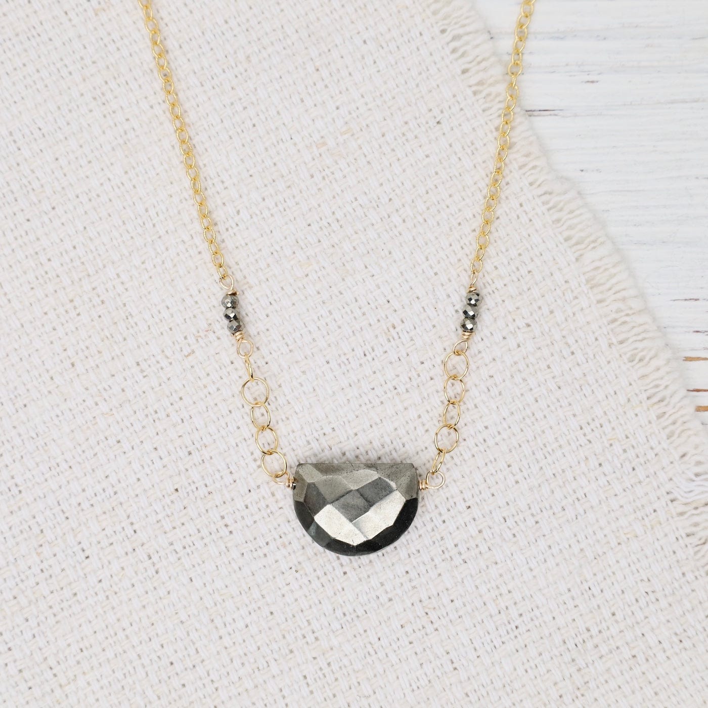 NKL-GF Pyrite Half Moon, gold fill chain & spring ring