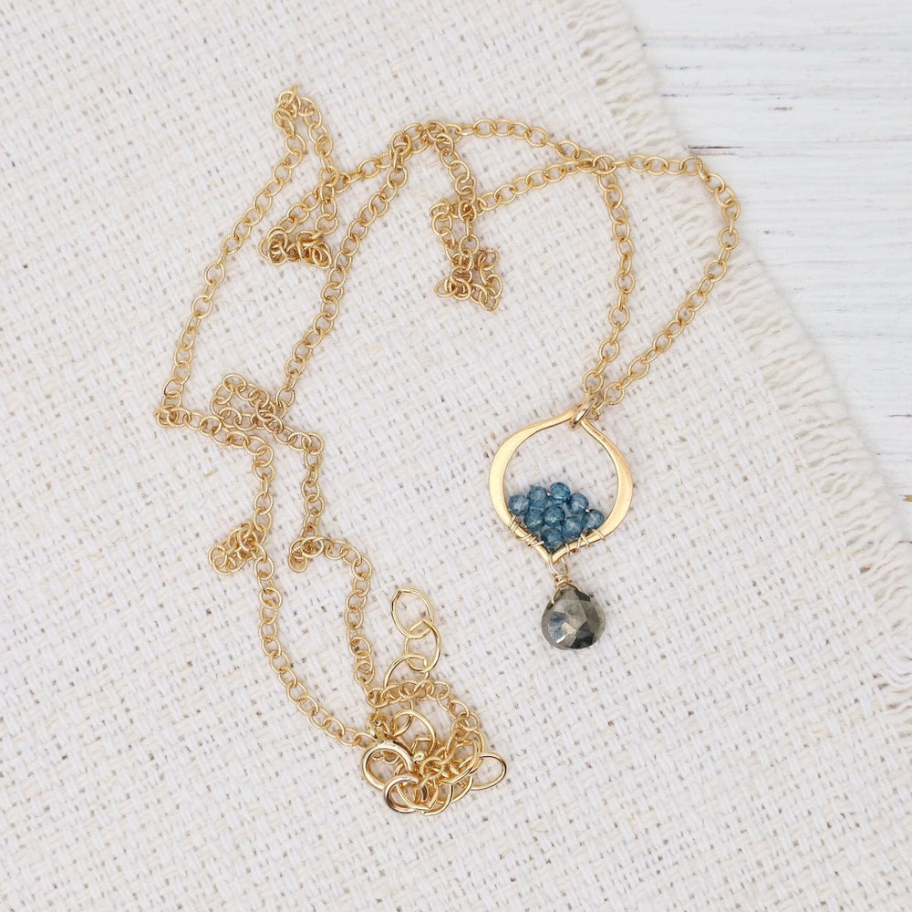 
                  
                    NKL-GF Tiny Arabesque Necklace Pyrite, quartz, 24kt verme
                  
                