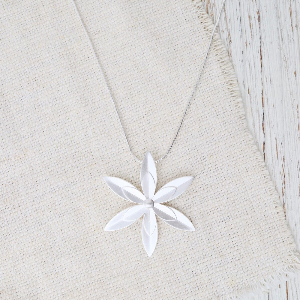 NKL Glory Flower Pendant Necklace