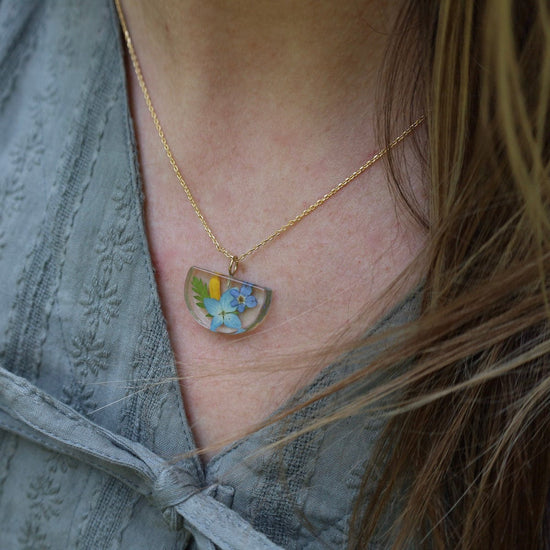 Load image into Gallery viewer, NKL-GPL Botanical Half Moon Mixed Flower Necklace
