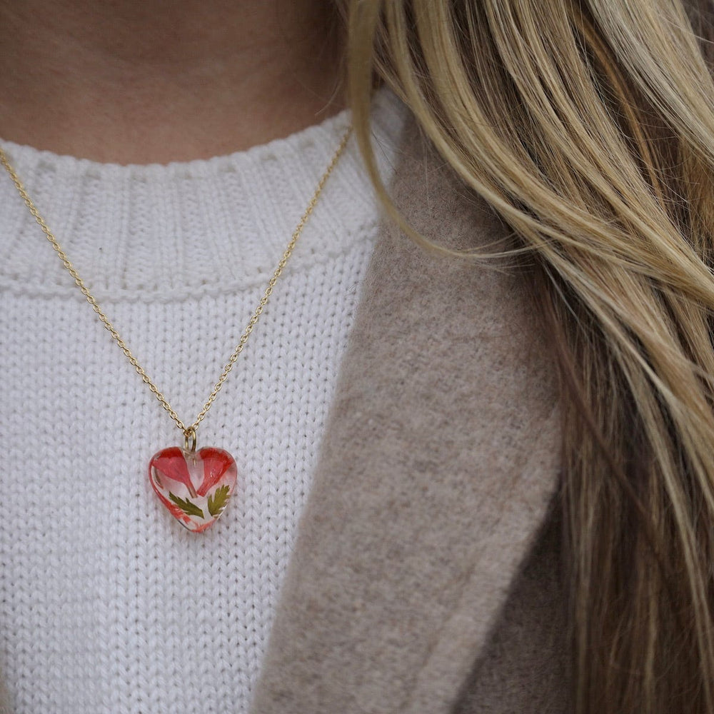 NKL-GPL Botanical Mini Heart Necklace - Carnation January Birthday Month