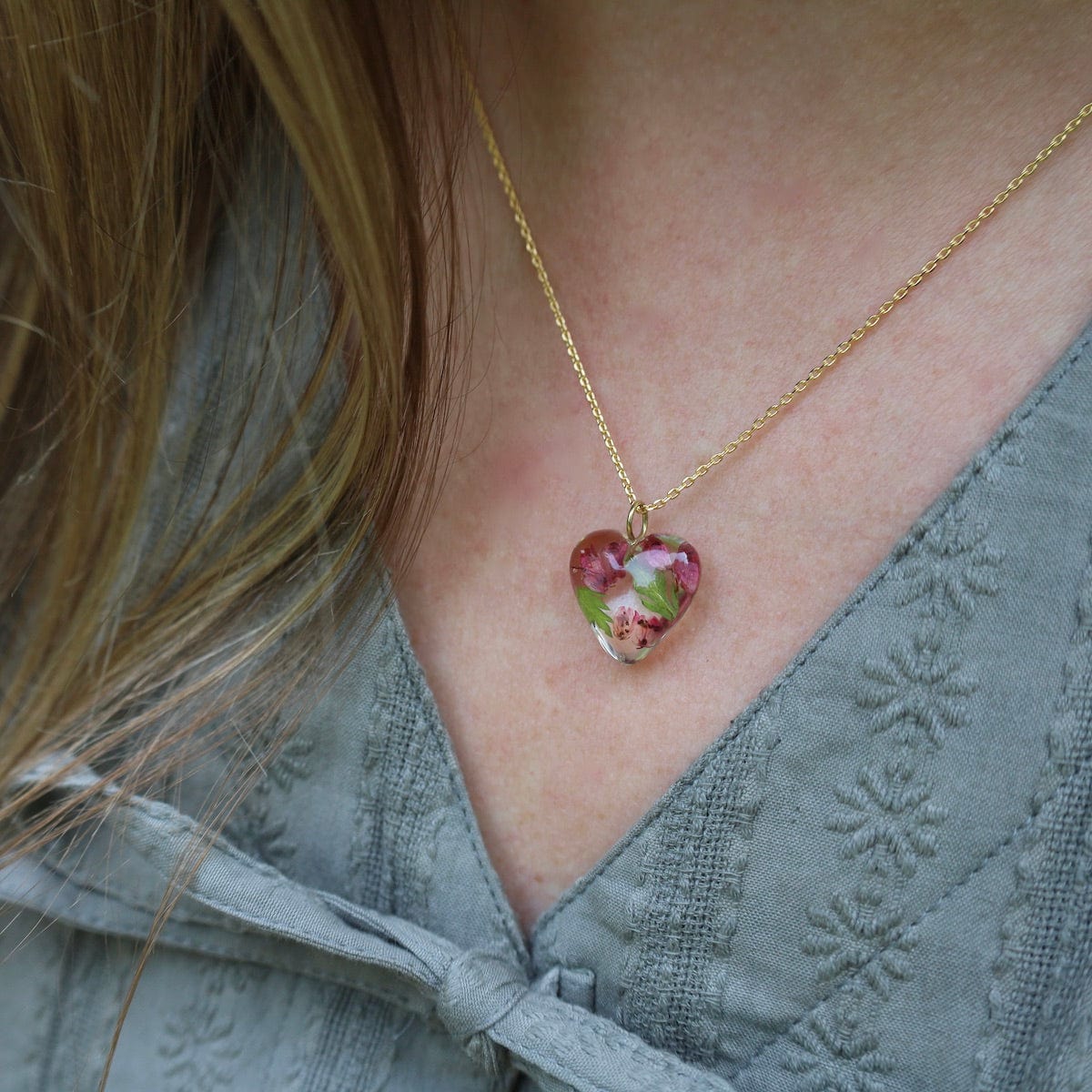 NKL-GPL Botanical Mini Heart Necklace - Cosmos, Pink-A-Boo Camellia October Birthday
