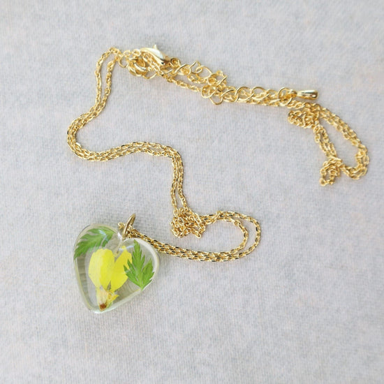 NKL-GPL Botanical Mini Heart Necklace - Daisy April Birthday Month