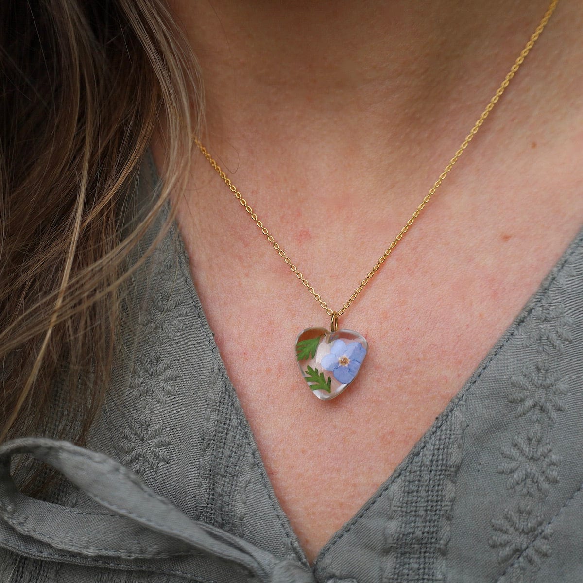 Load image into Gallery viewer, NKL-GPL Botanical Mini Heart Necklace - Forget Me Not September Birthday Month
