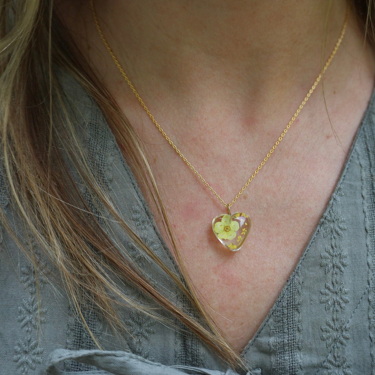 NKL-GPL Botanical Mini Heart Necklace - Yellow Corn Poppy Gladiolus August Birthday