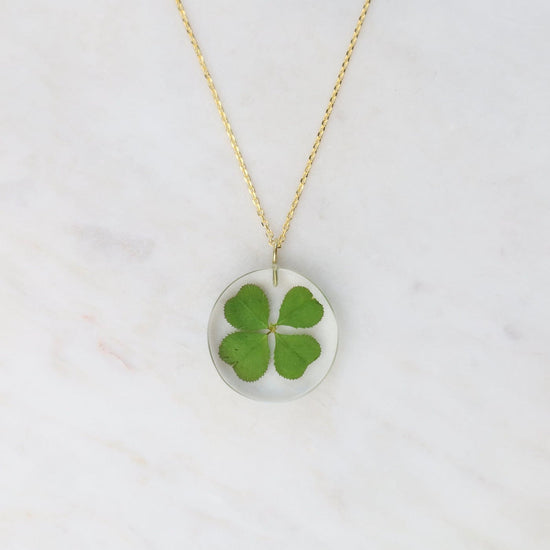 NKL-GPL Botanical Small Full Moon Clover Necklace