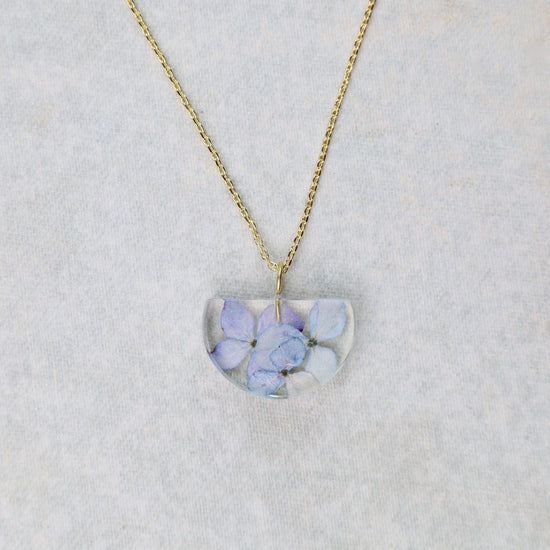NKL-GPL Botanical Small Half Moon Hydrangea Necklace