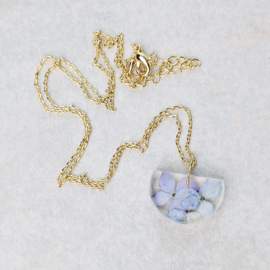 NKL-GPL Botanical Small Half Moon Hydrangea Necklace