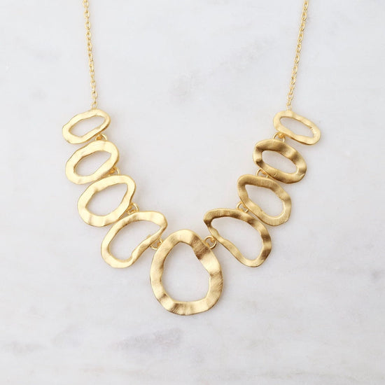 NKL-GPL Gold Oval Centerpiece on Chain Necklace