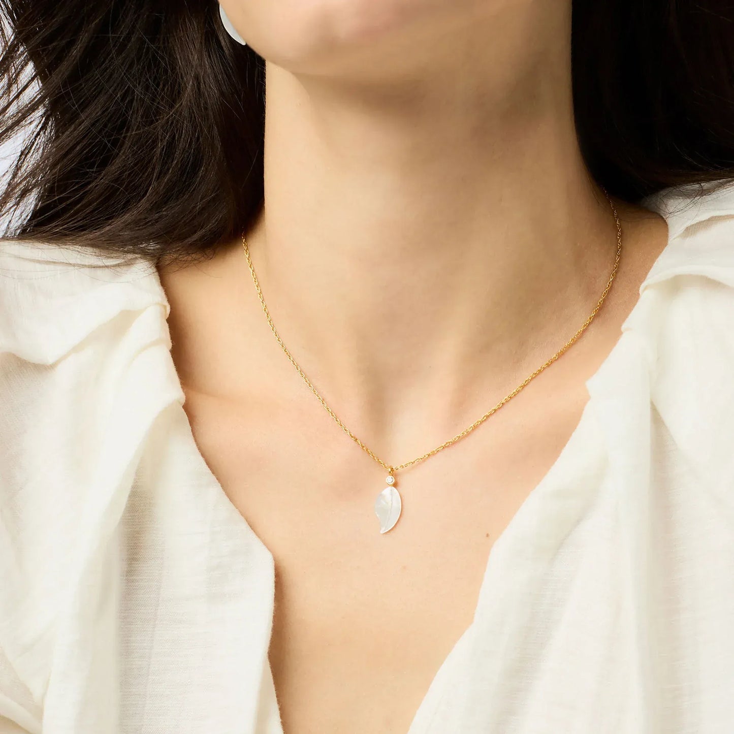 NKL-GPL Gold Willow Delicate Necklace - Mother of Pearl