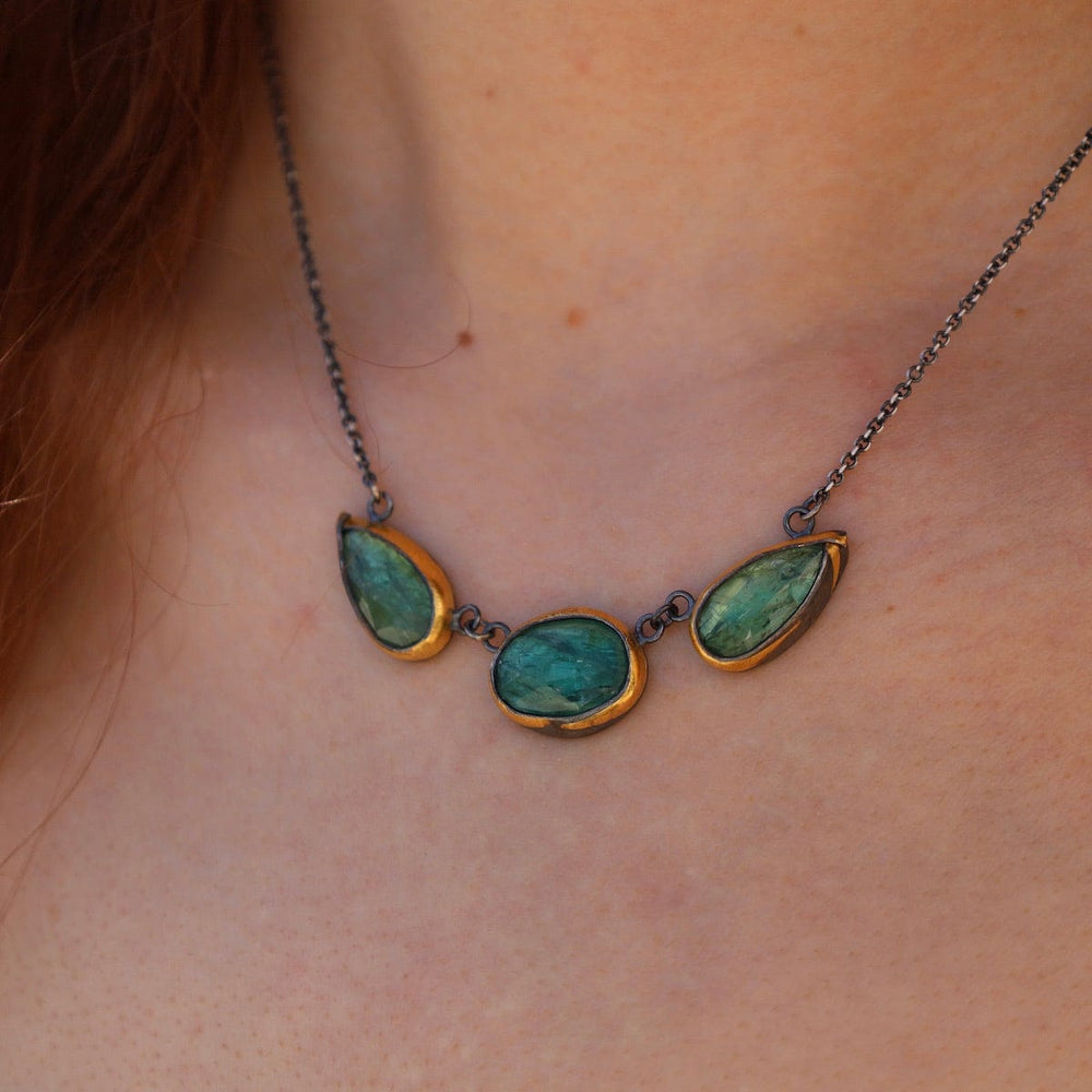 
                      
                        NKL Green Kyanite 3 Stone Teardrop & Oval Crescent Rim Necklace
                      
                    