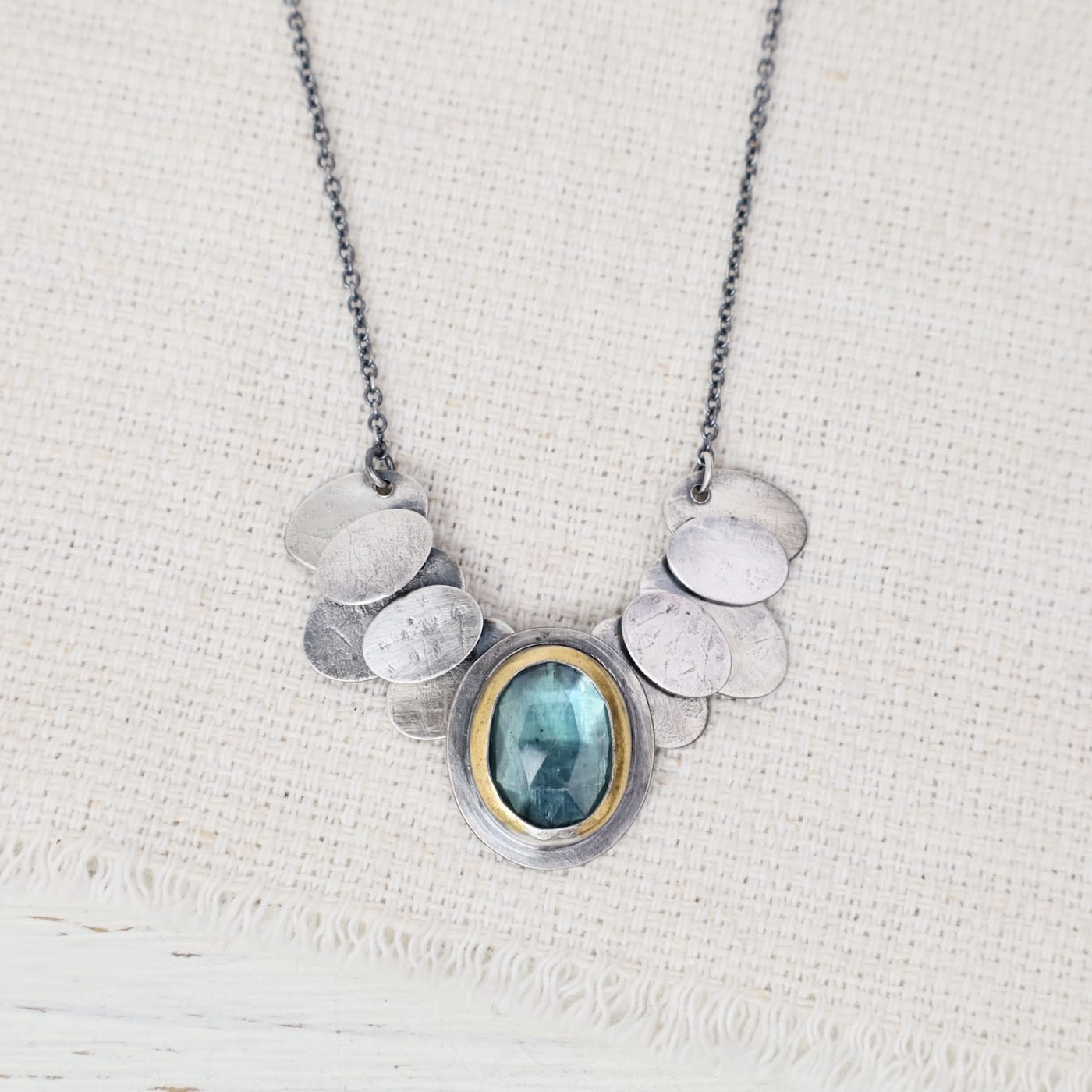 NKL Green Kyanite Oval Pivot Necklace