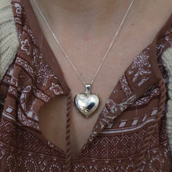 NKL Heart Locket Necklace with Edge Details