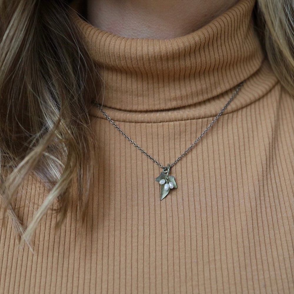 
                      
                        NKL Ivy Dainty Necklace
                      
                    