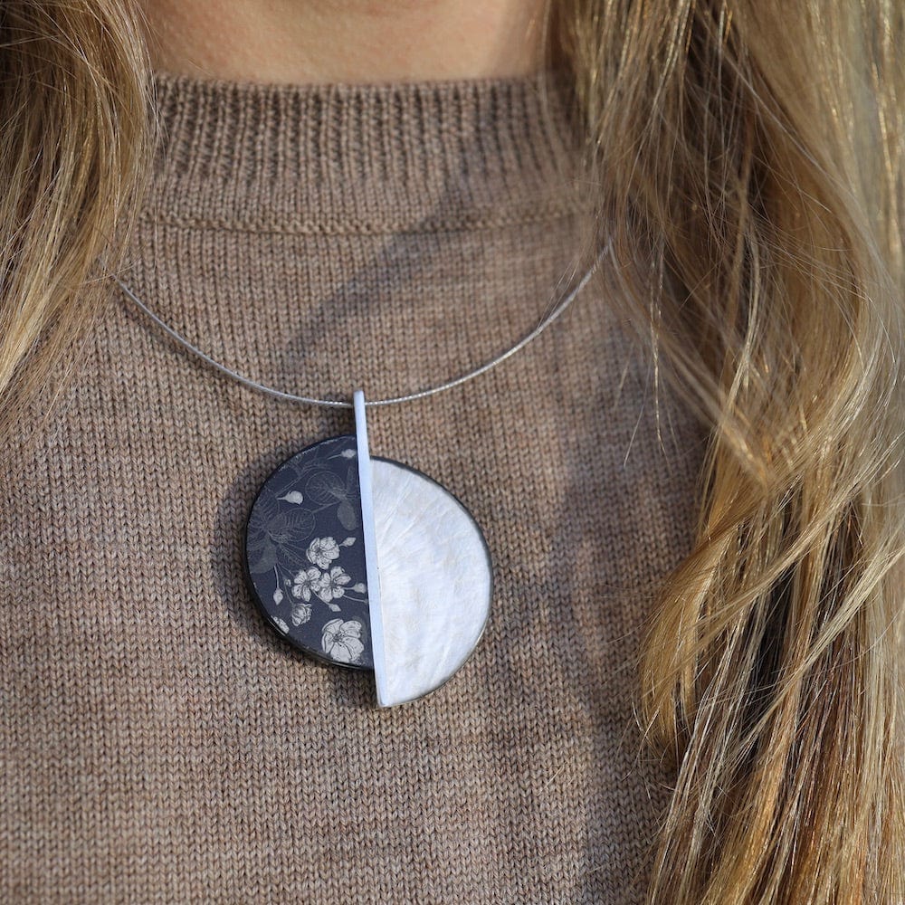 NKL-JM Black & White Kimono Split Circle Pendant