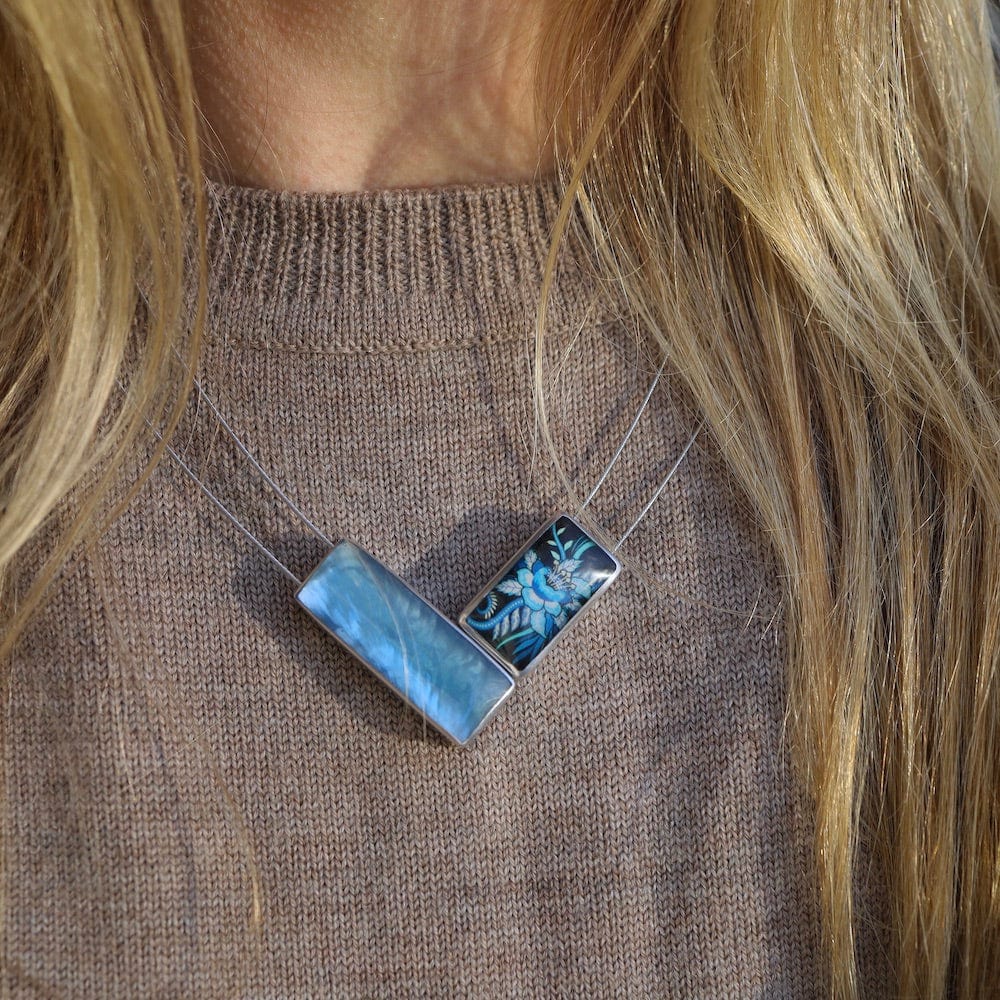 NKL-JM Blue Kimono Magnetic V Pendant