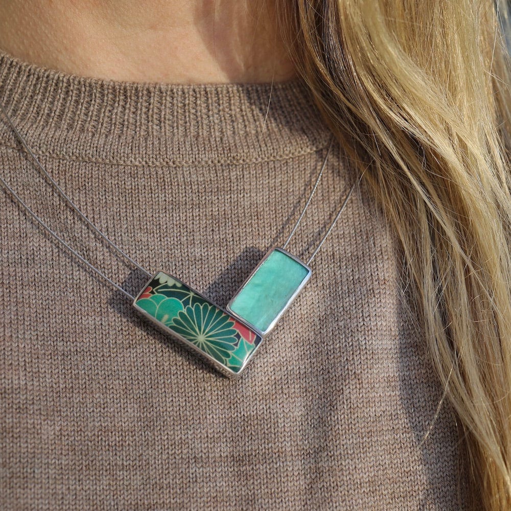 NKL-JM Green Kimono Magnetic V Pendant