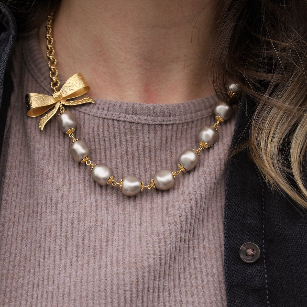 NKL-JM Grey Glass Pearl and Bow Necklace