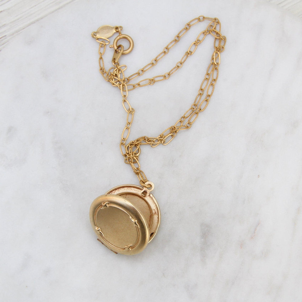 
                  
                    NKL-JM Large Plain Locket on Oval Link Chain - Gold Plate
                  
                