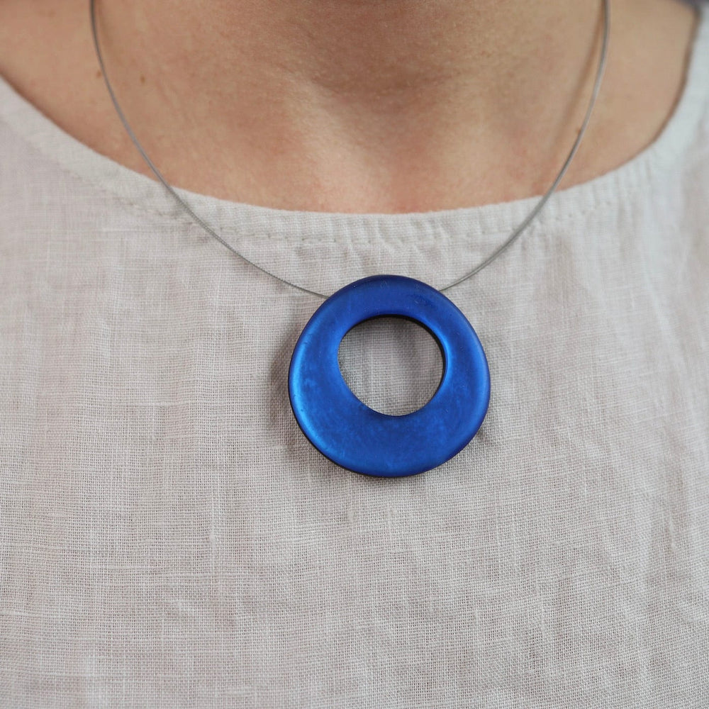 
                      
                        NKL-JM Navy Hollow Circle Pendant
                      
                    