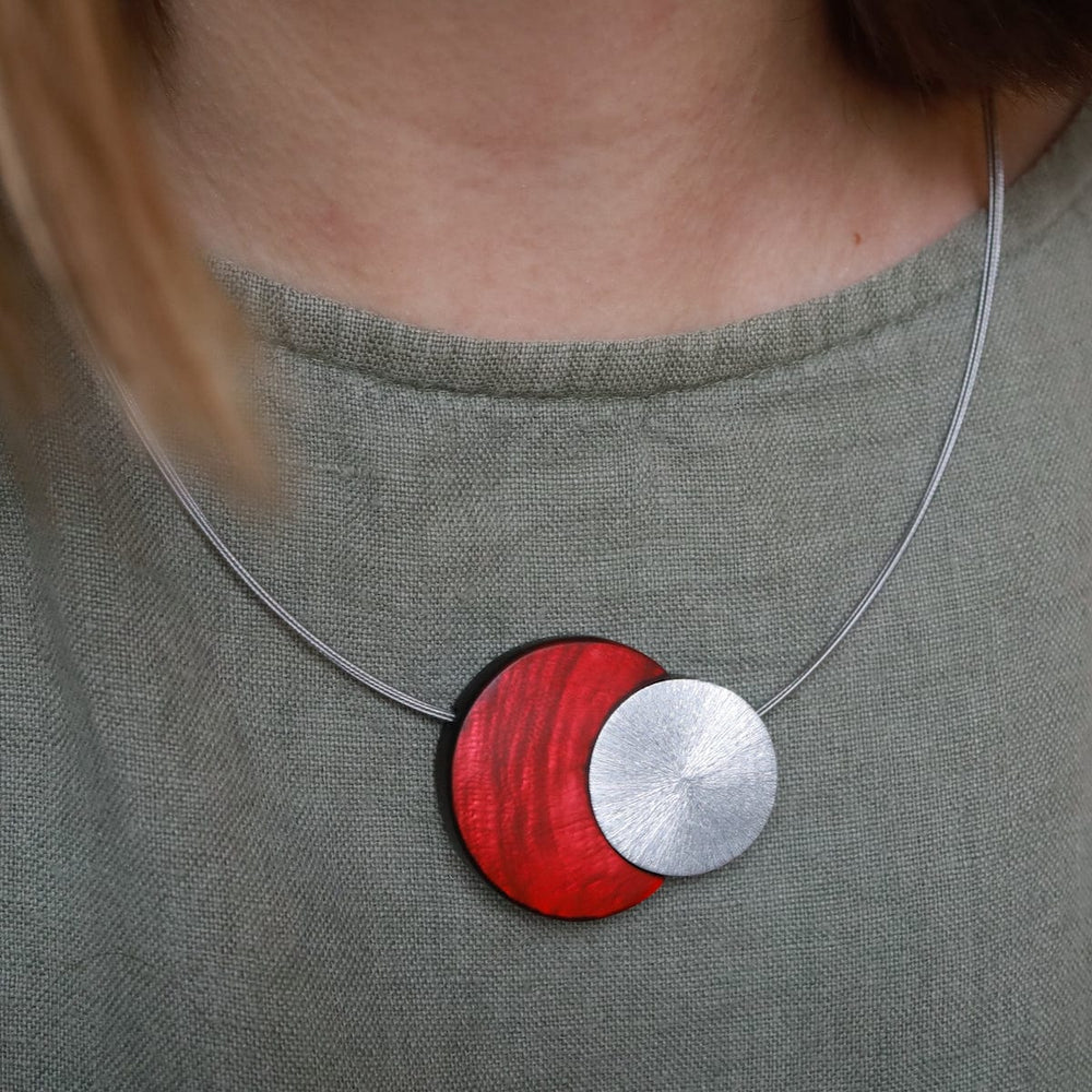 NKL-JM Red Resin Magnetic Necklace