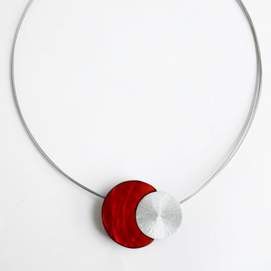 Red Resin Magnetic Necklace - Dandelion Jewelry