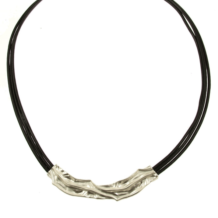 
                      
                        NKL-JM Silver Crinkle Bar Black Necklace
                      
                    